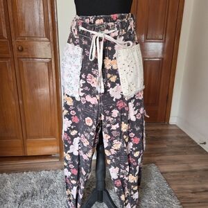 Women's Floral Drawstring Harem Pants - Black/Pink